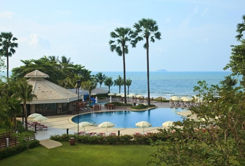Отель Novotel Rayong Rim Pae 4*