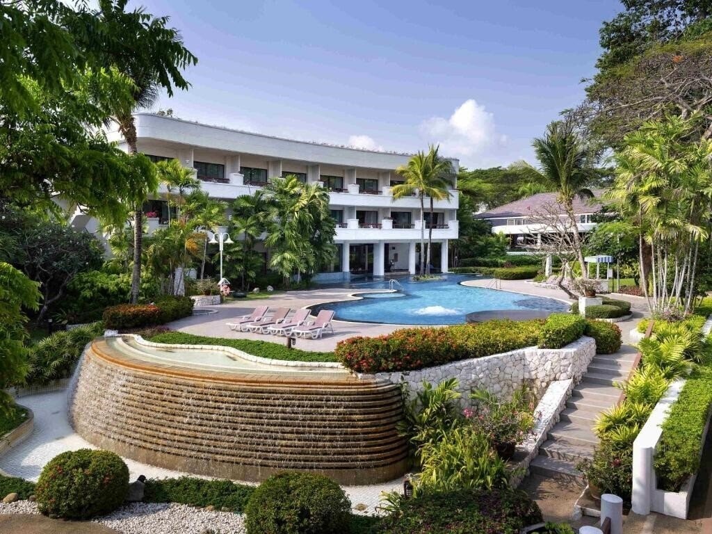 Готель Novotel Rayong Rim Pae 4*