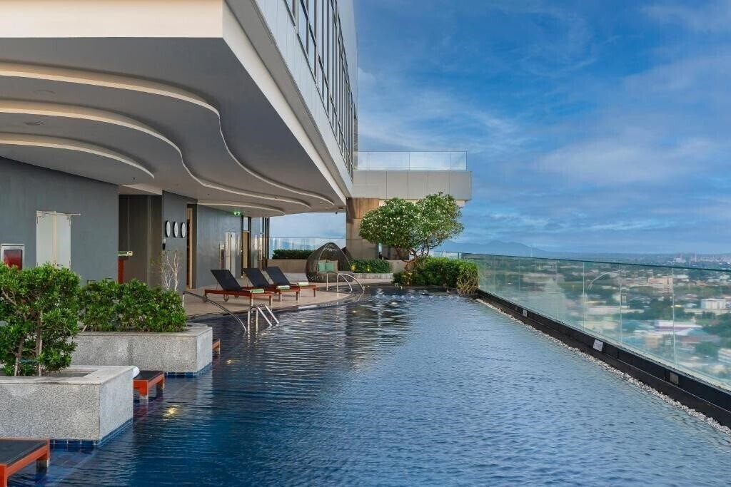 Отель Holiday Inn & Suite Rayong City Centre 4*
