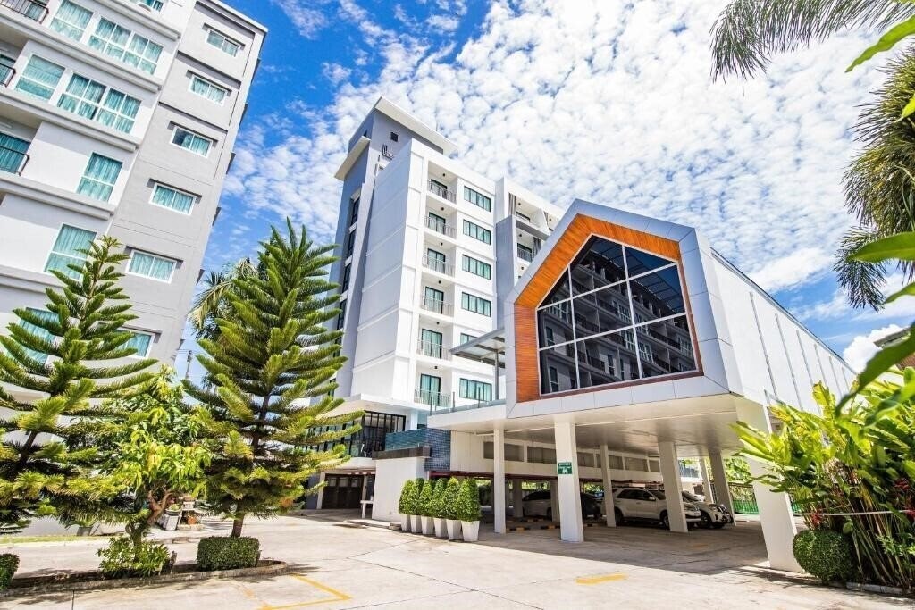 Готель Phavina Hotel Rayong Sha Extra Plus+ By Zuzu 3*
