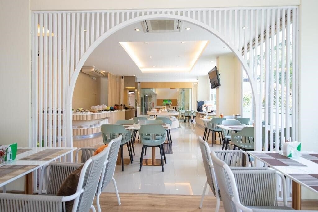 Зображення Phavina Hotel Rayong 3*