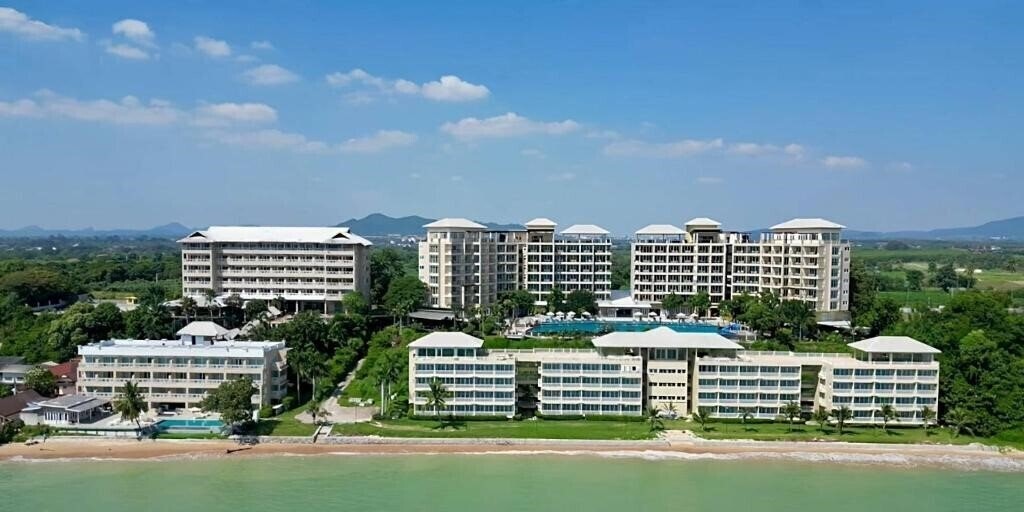 Готель Royal Phala Cliff Beach Resort & SPA 4*
