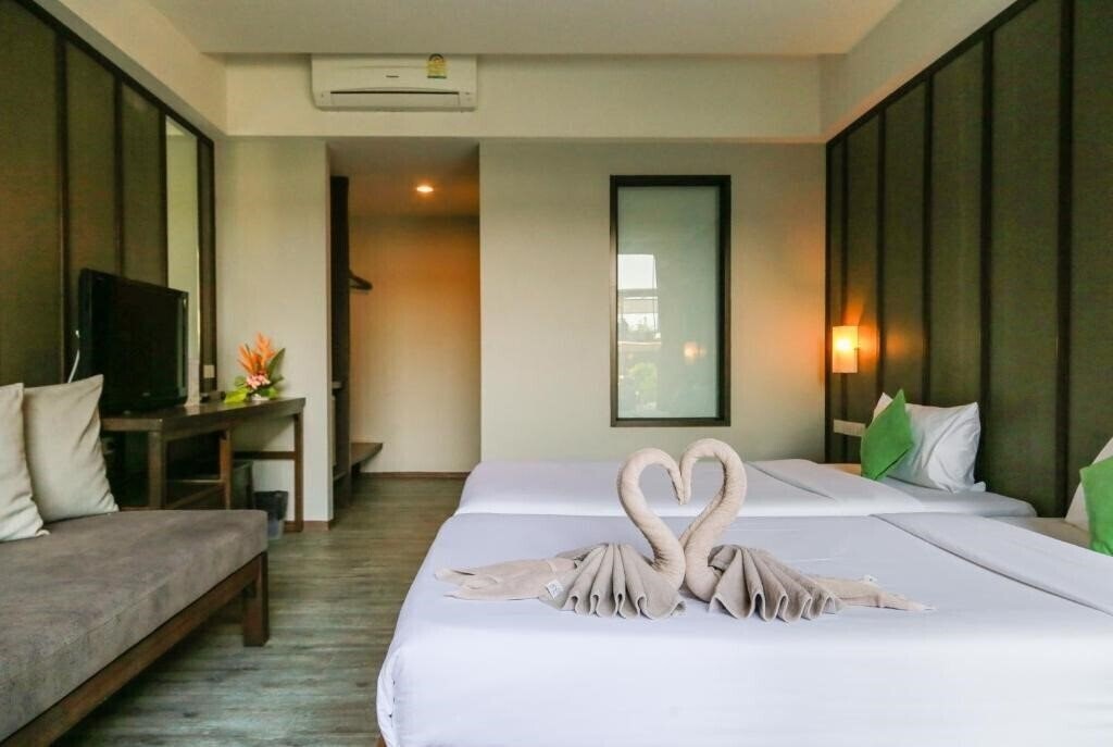 Отель La Lune Beach Resort 3*