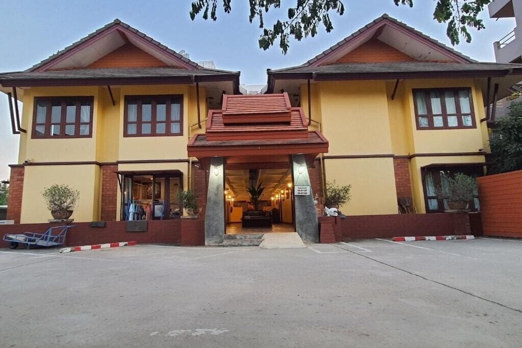 Готель Yellow Tique Hotel 2*