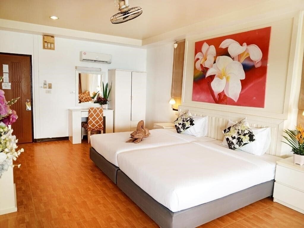 Фотографія Koh Ngai Cliff Beach Resort 3*