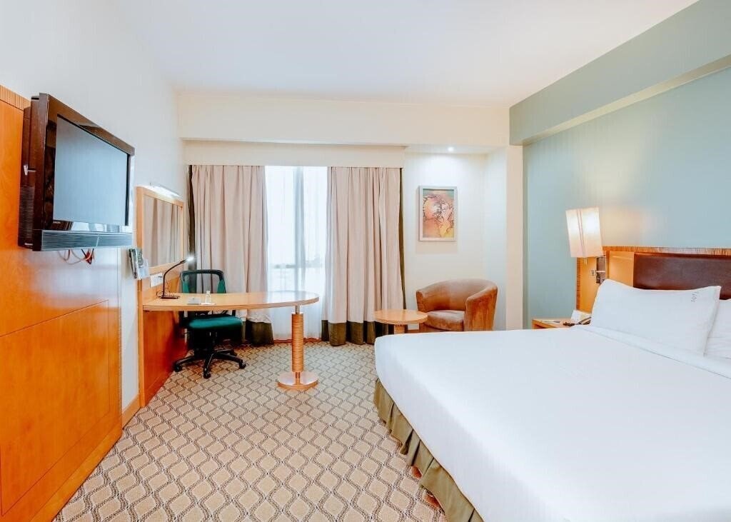 Готель Holiday Inn Dar Es Salaam 4*