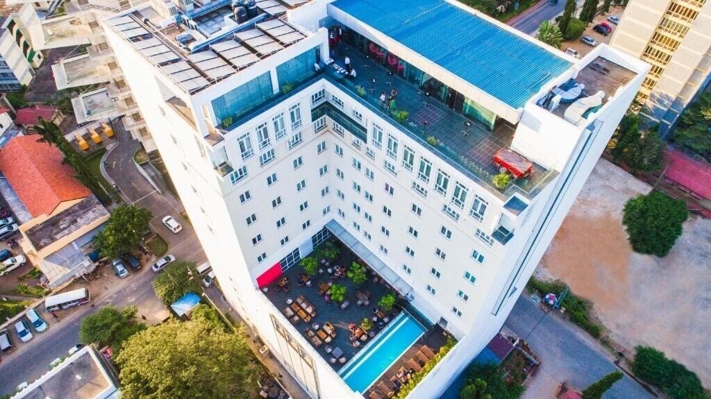 Готель Ramada Encore Dar es Salaam 4*