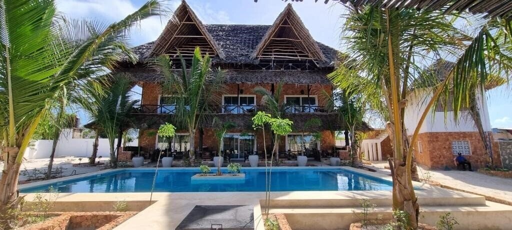 Фотографія Salama & Mbuyuni Bungalows 3*
