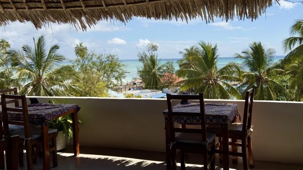 Отель Rafiki Hotel Nungwi Beach 3*