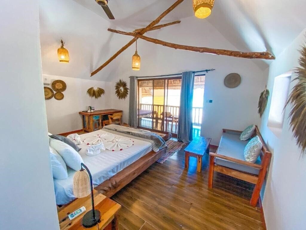 Фото Ananda Beach House 3*