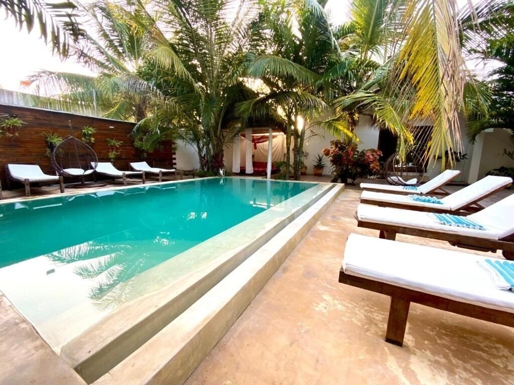 Отель Reyna Resort 4*