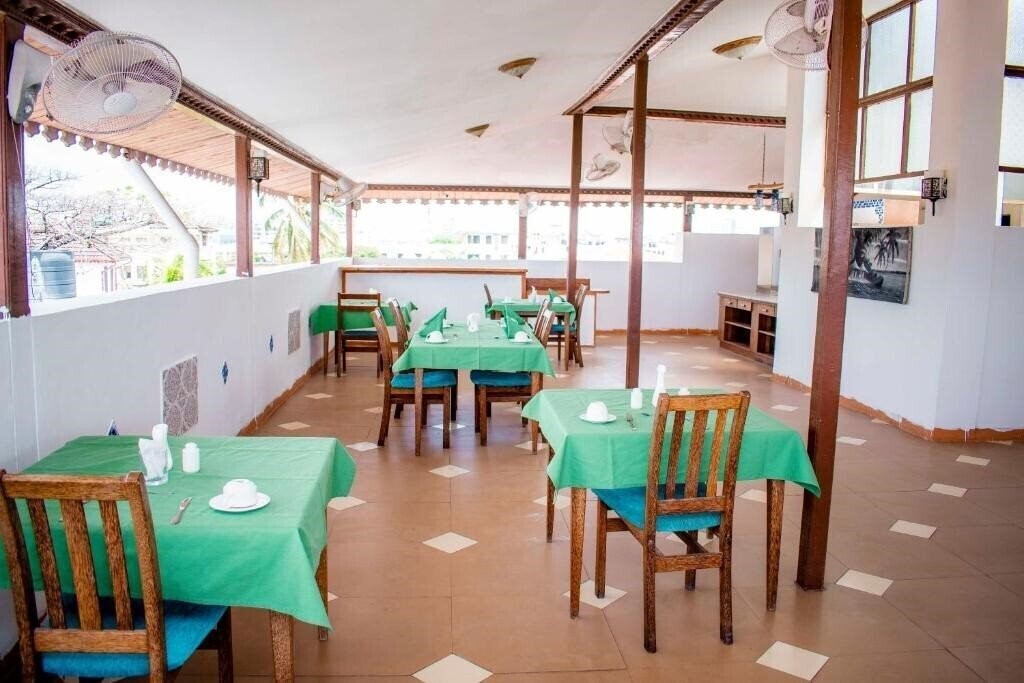 Отель The Island Stone Town Hotel 2*
