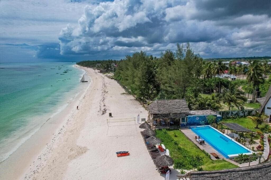 Фотографія La Perla Beach Resort 4*