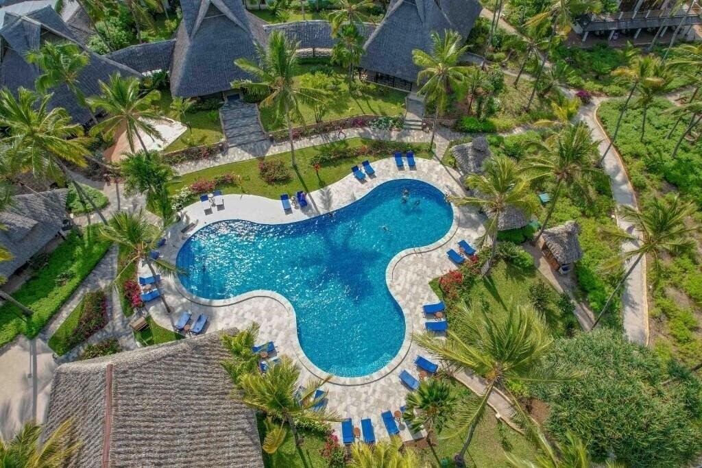 Готель Breezes Beach Club 5*