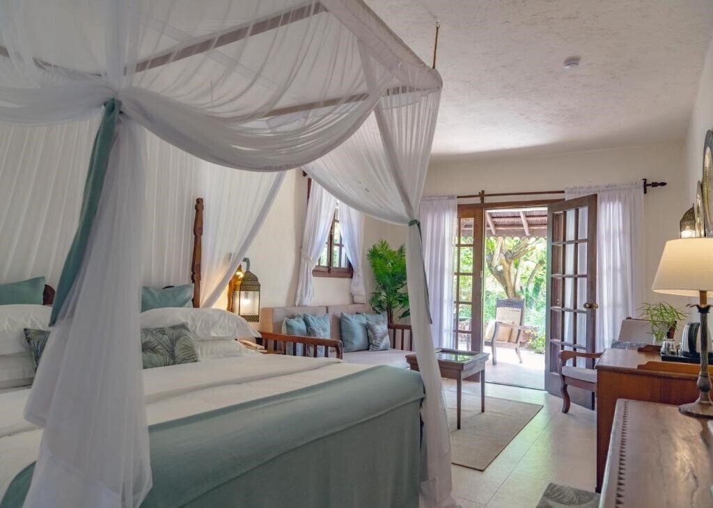 Картинка Breezes Beach Club 5*