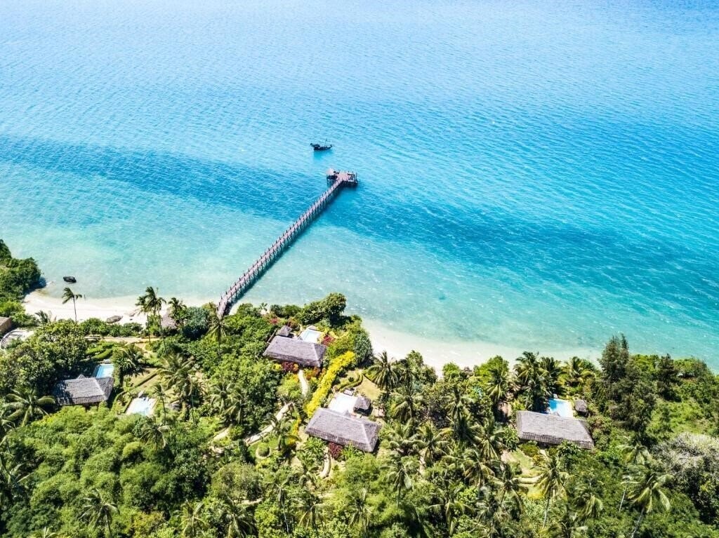 Отель Zanzi Resort 5*