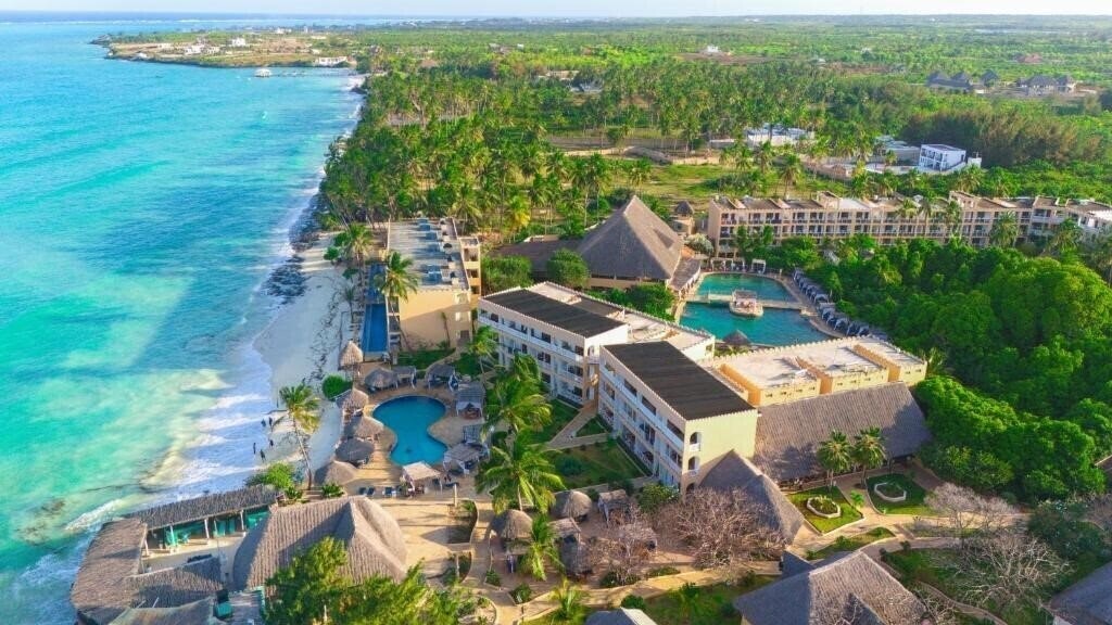 Отель Reef And Beach 3*