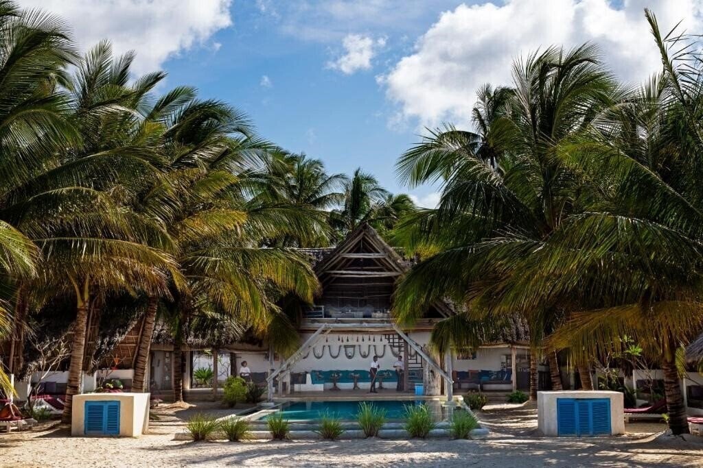Готель Nur Beach Resort 3*