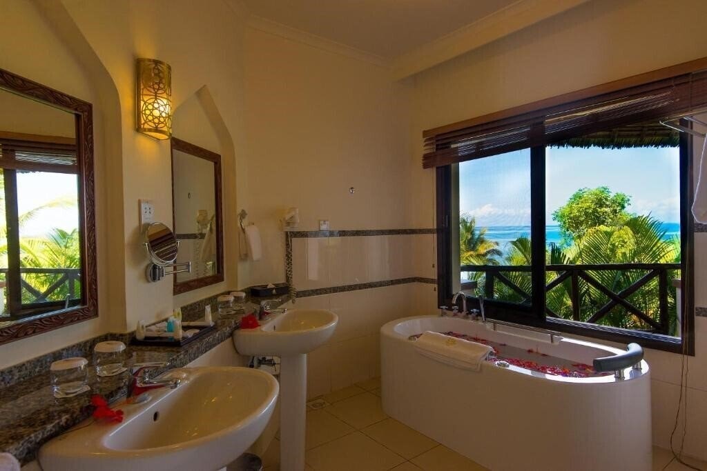 Фотографія Sea Cliff Resort & Spa 5*