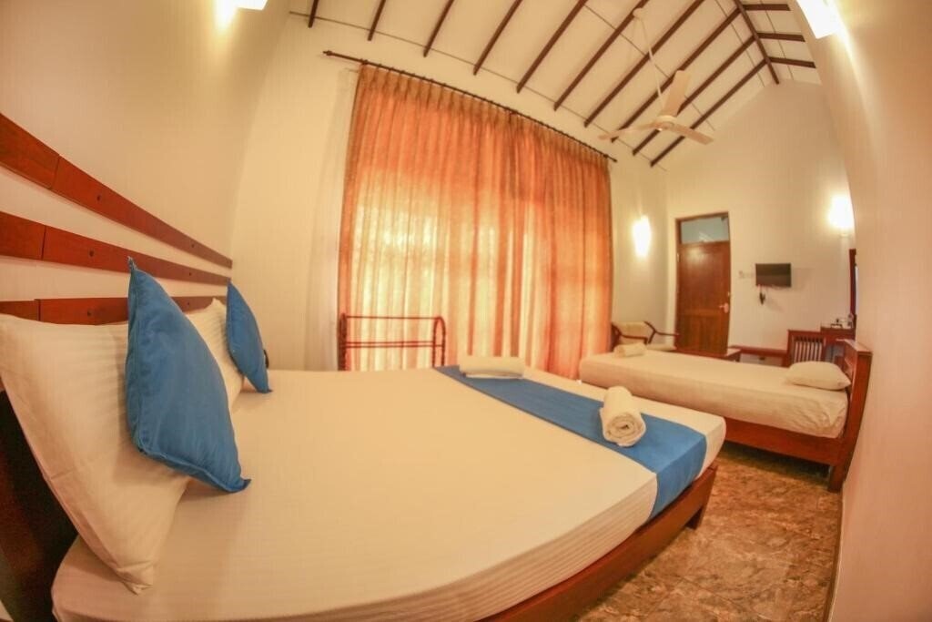 Фото White Rose Beach Hotel 3*
