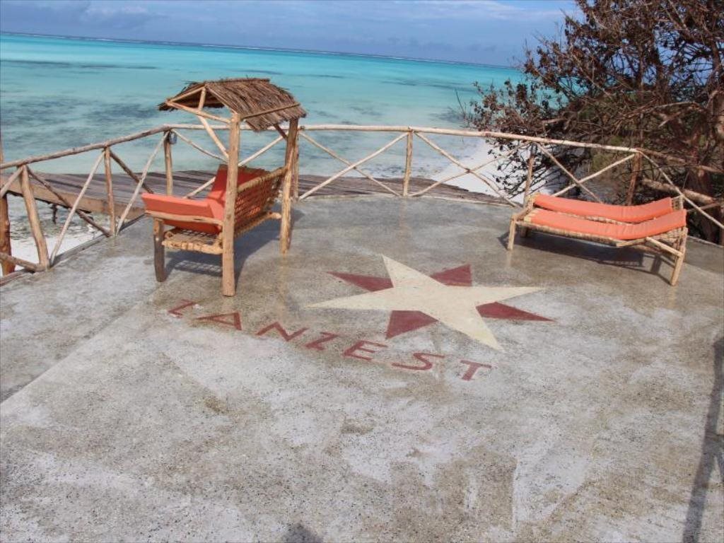 Готель Zanzest Beach Bungalows 3*