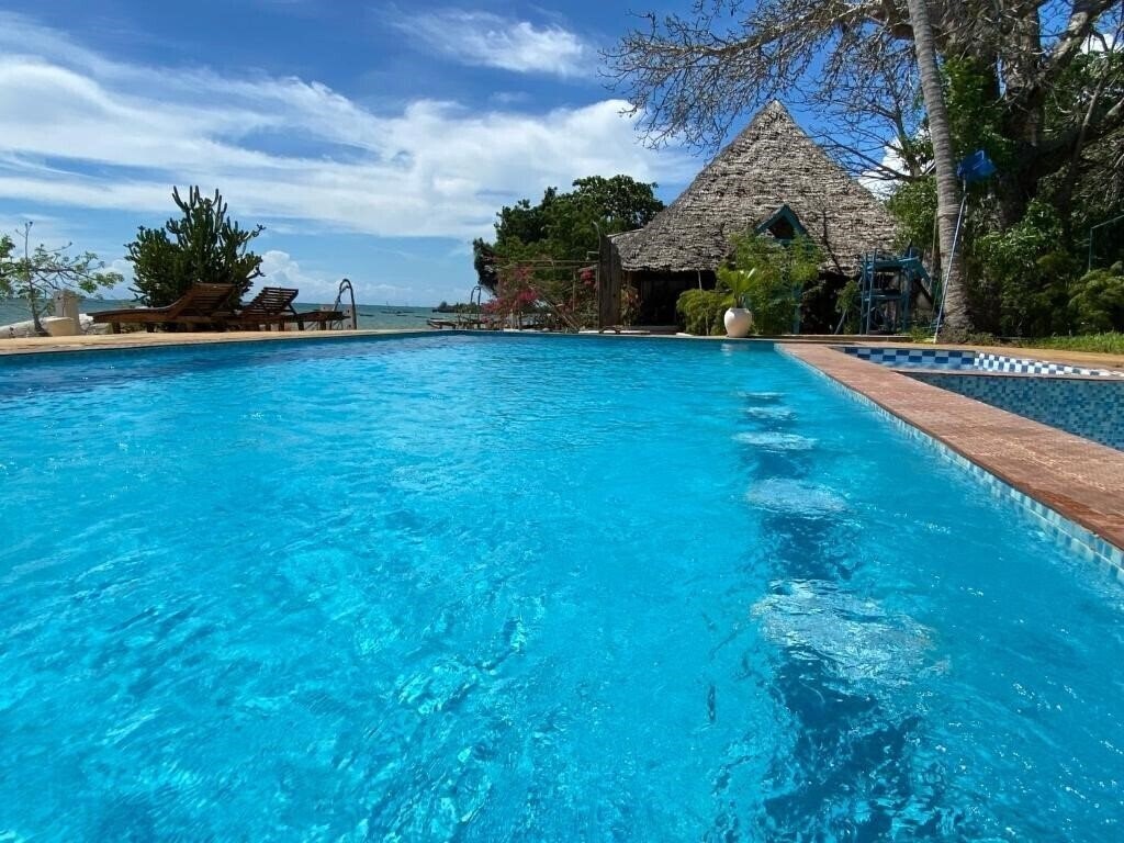 Отель Menai Bay Beach Bungalows 3*