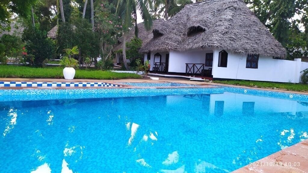 Отель Menai Bay Beach Bungalows 3*
