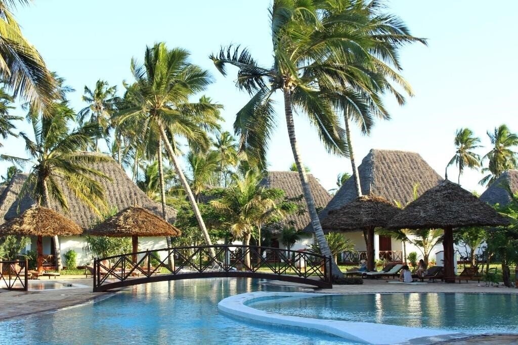 Фото Uroa Bay Beach Resort 4*