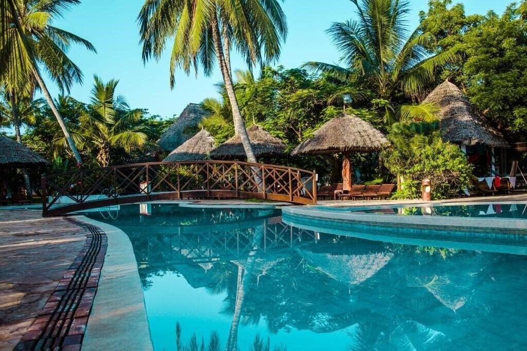 Фотографія Uroa Bay Beach Resort 4*