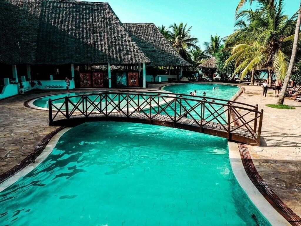 Картинка Uroa Bay Beach Resort 4*