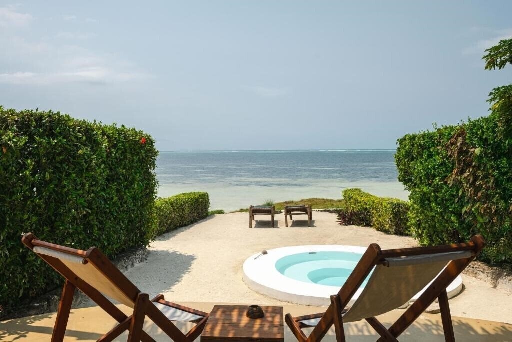 Фотографія Zanbluu Beach Hotel 4*