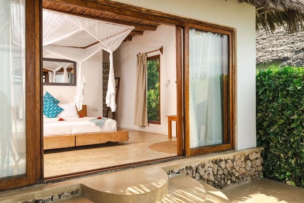 Картинка Zanbluu Beach Hotel 4*
