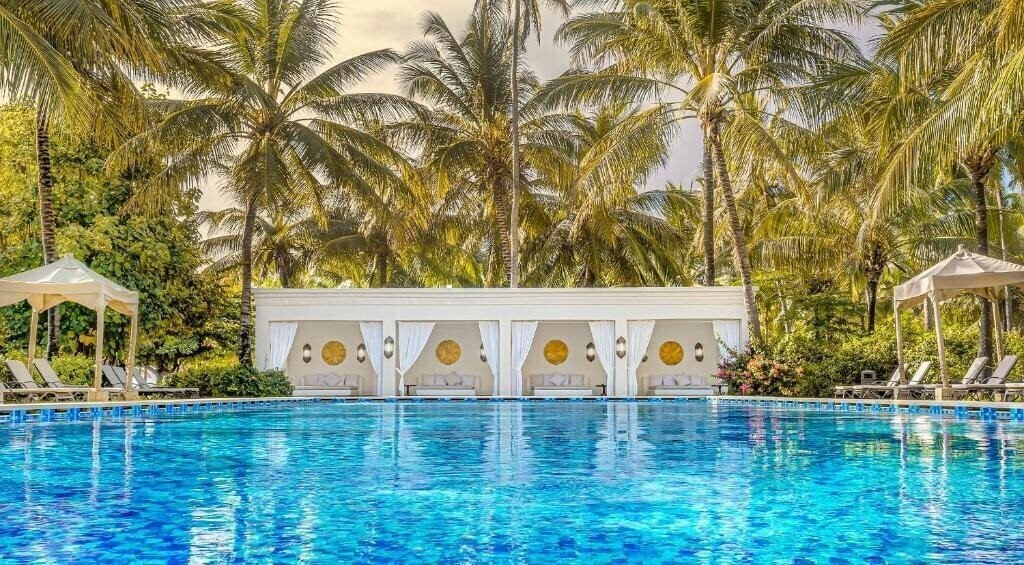 Отель Baraza Resort & Spa 5*