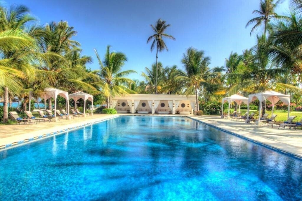 Готель Baraza Resort & Spa 5*
