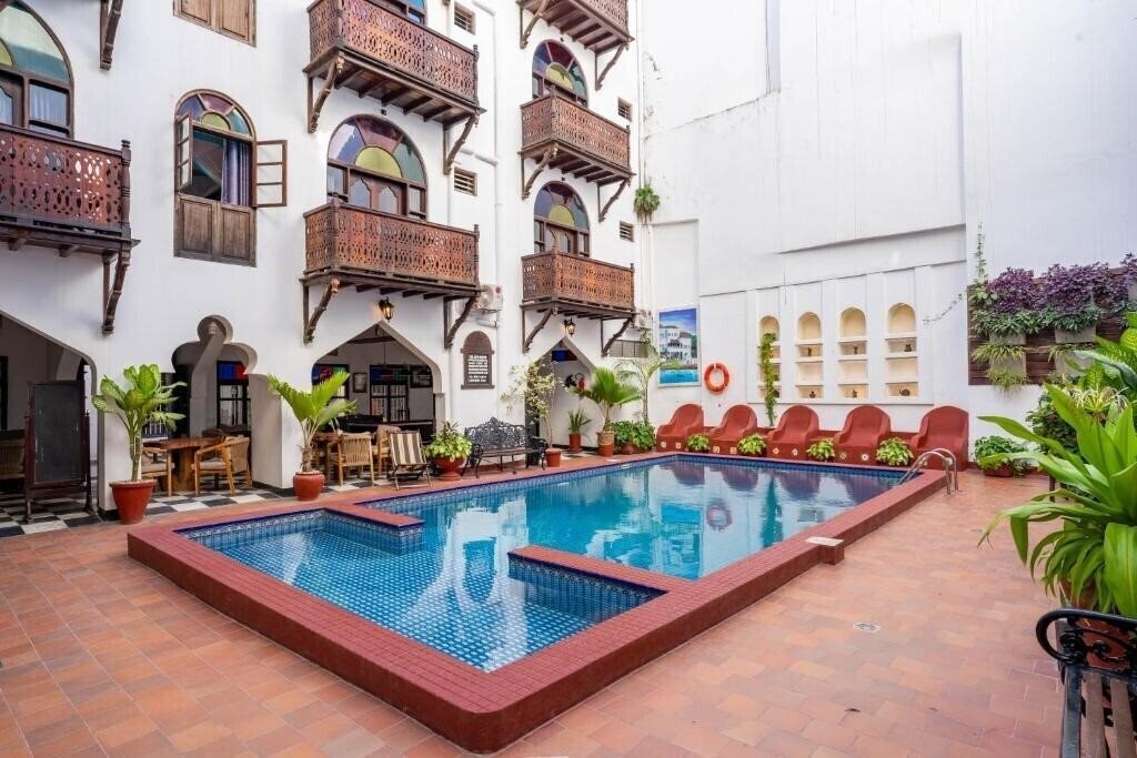 Отель Dhow Palace Hotel (ex. Dhow Palace) 4*