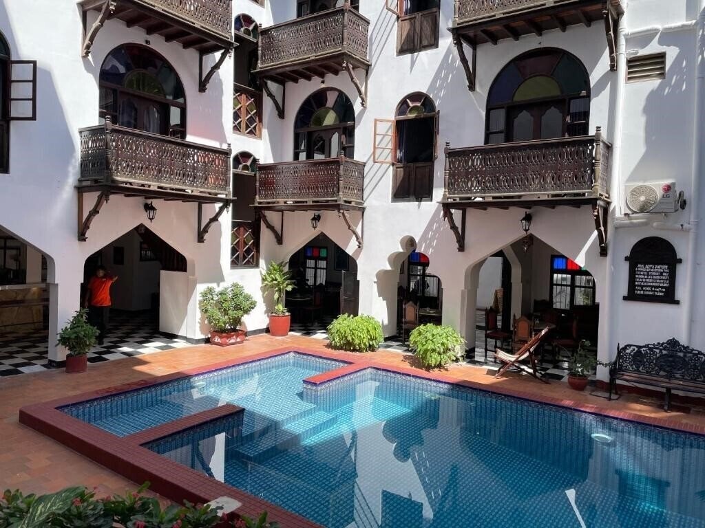Фото Dhow Palace Hotel 4*