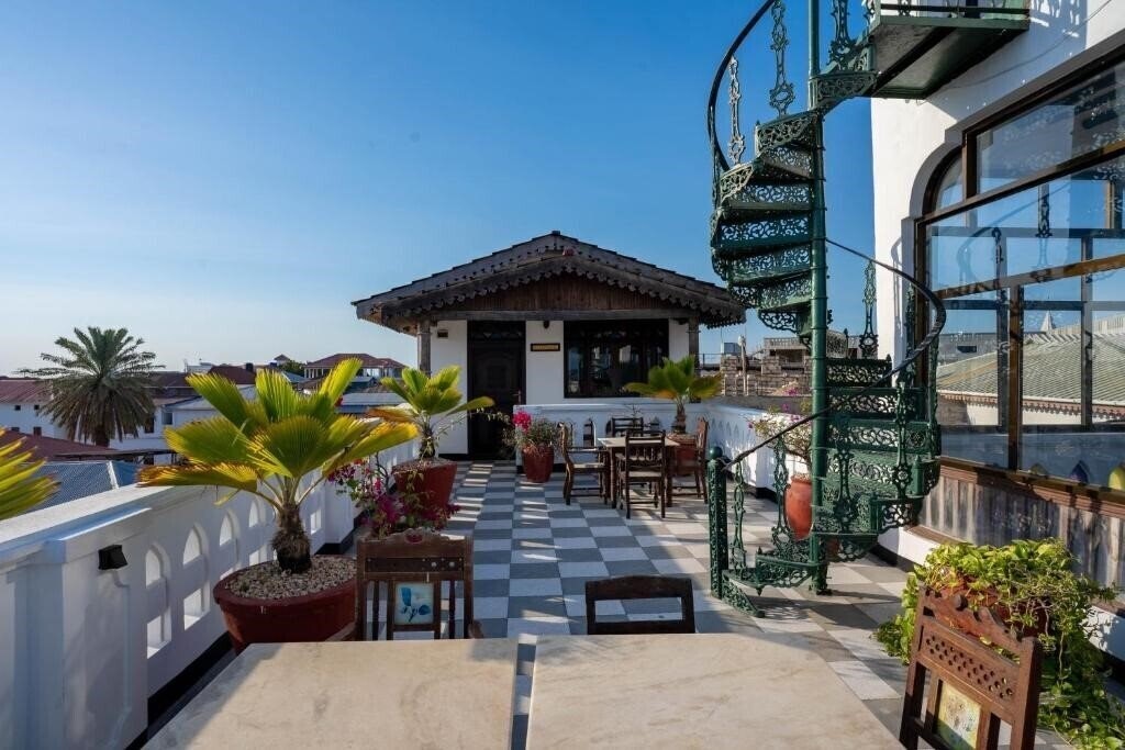 Фотографія Dhow Palace Hotel 4*