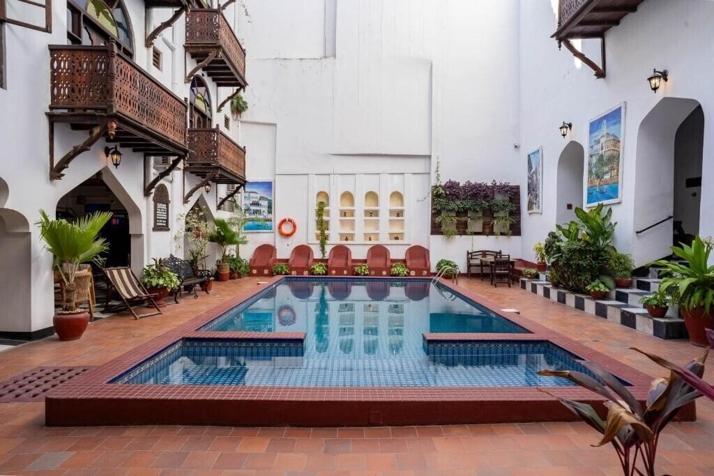 Картинка Dhow Palace Hotel 4*