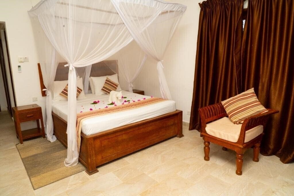 Фото Zanzibar Bahari Villas 4*