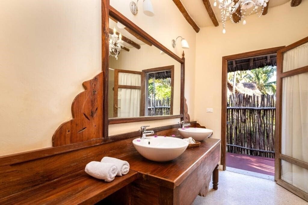 Фото Karafuu Beach Resort & Spa 5*