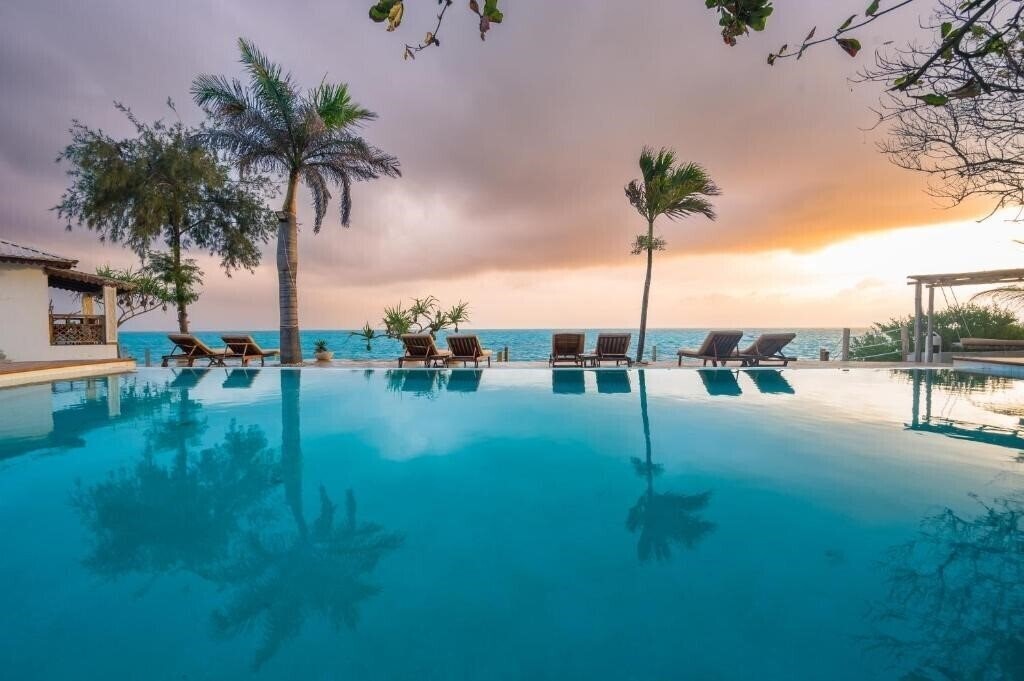 Готель Warere Beach 3*