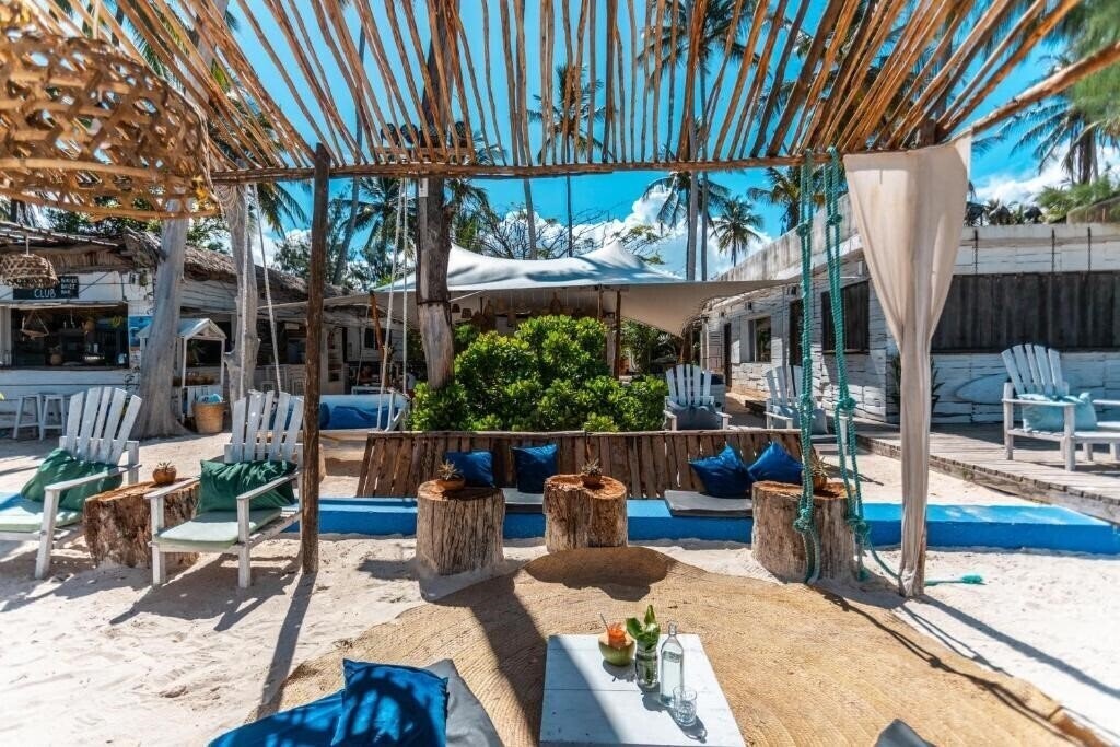 Фото B4 Beach Club 4*