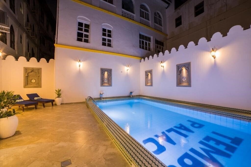 Готель Tembo Palace Hotel 4*
