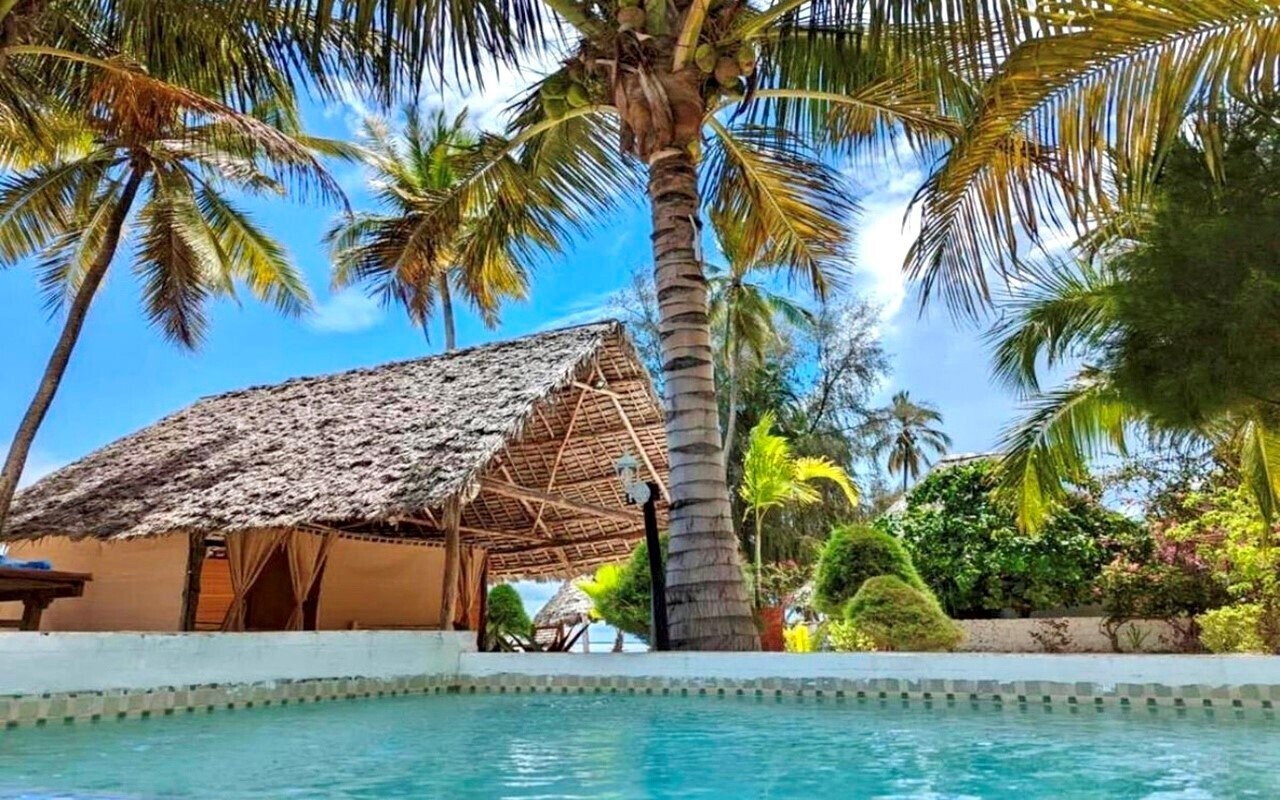 Отель Moonshine Uroa Boutique Hotel 3*