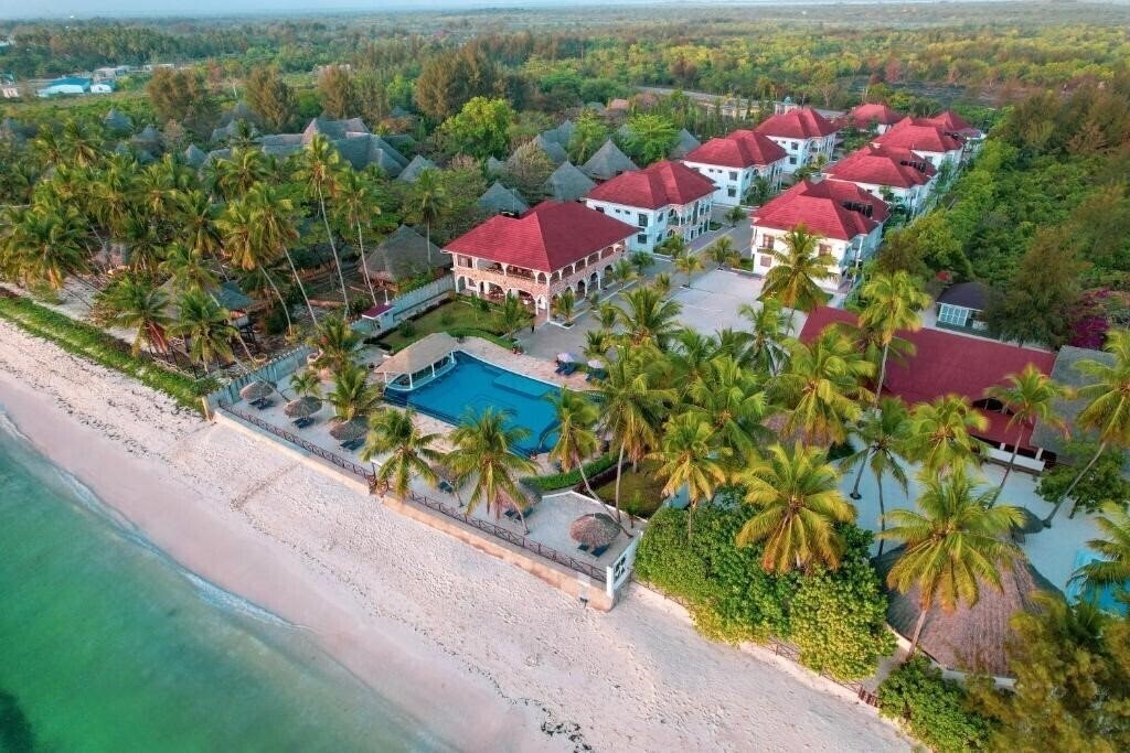 Отель Sunny Palms Beach Bungalows 4*
