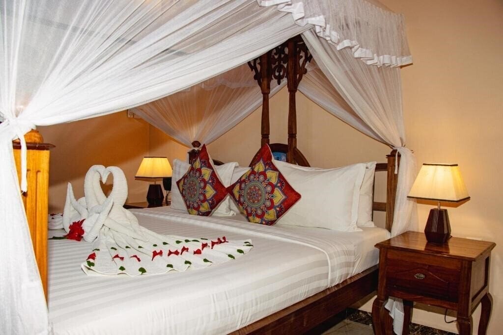 Фото Sunny Palms Beach Bungalows 4*