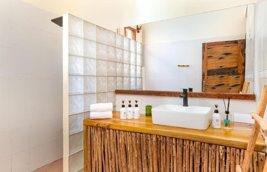 Фото Marafiki Beach Hotel 4*