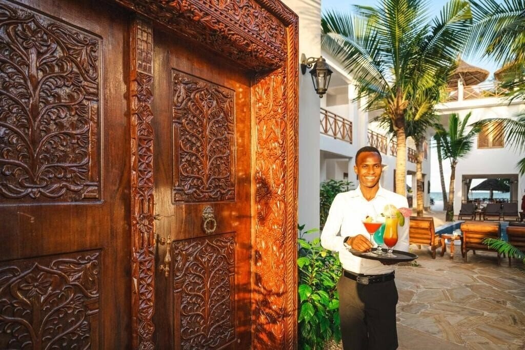 Отель Karibu Beach Resort 4*