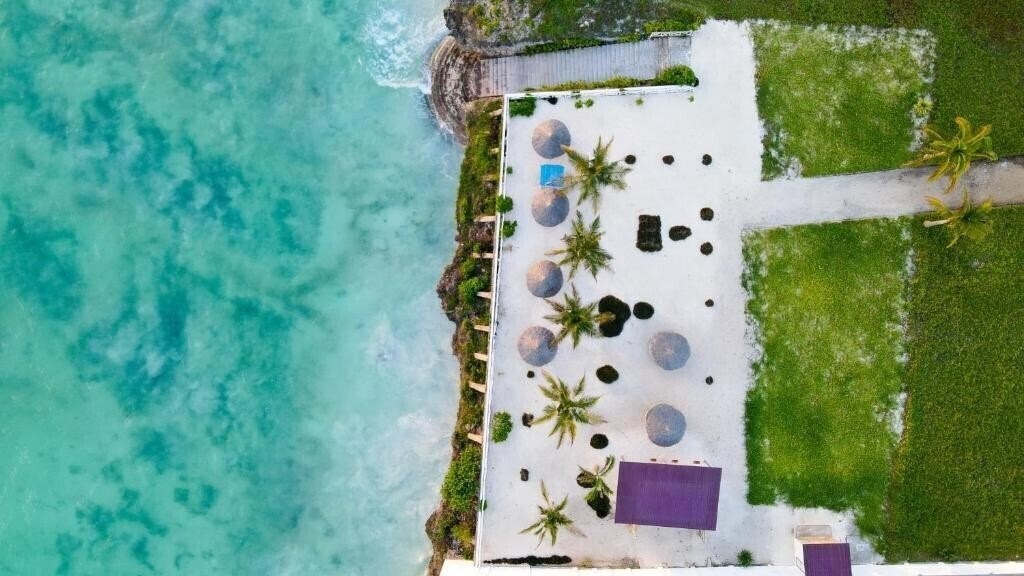 Отель Raffia Hotel 4*
