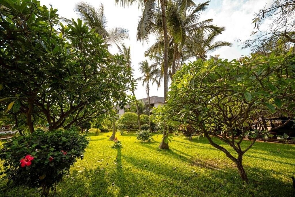 Картинка Nungwi Beach Resort by Turaco 4*